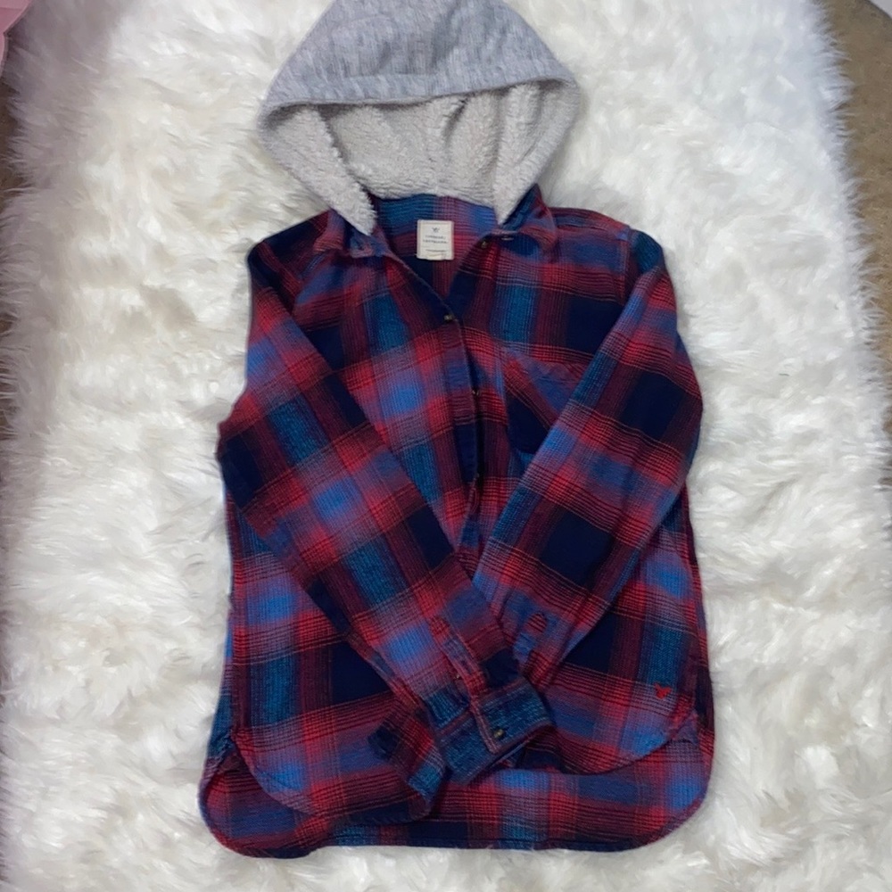 American eagle Women’s boyfriend vintage flannel blue and red size large